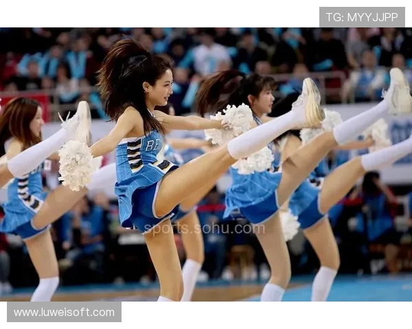 北京啦啦队圣诞主题新舞蹈点燃赛场活力体育风尚与竞技精神共舞全民运动热潮